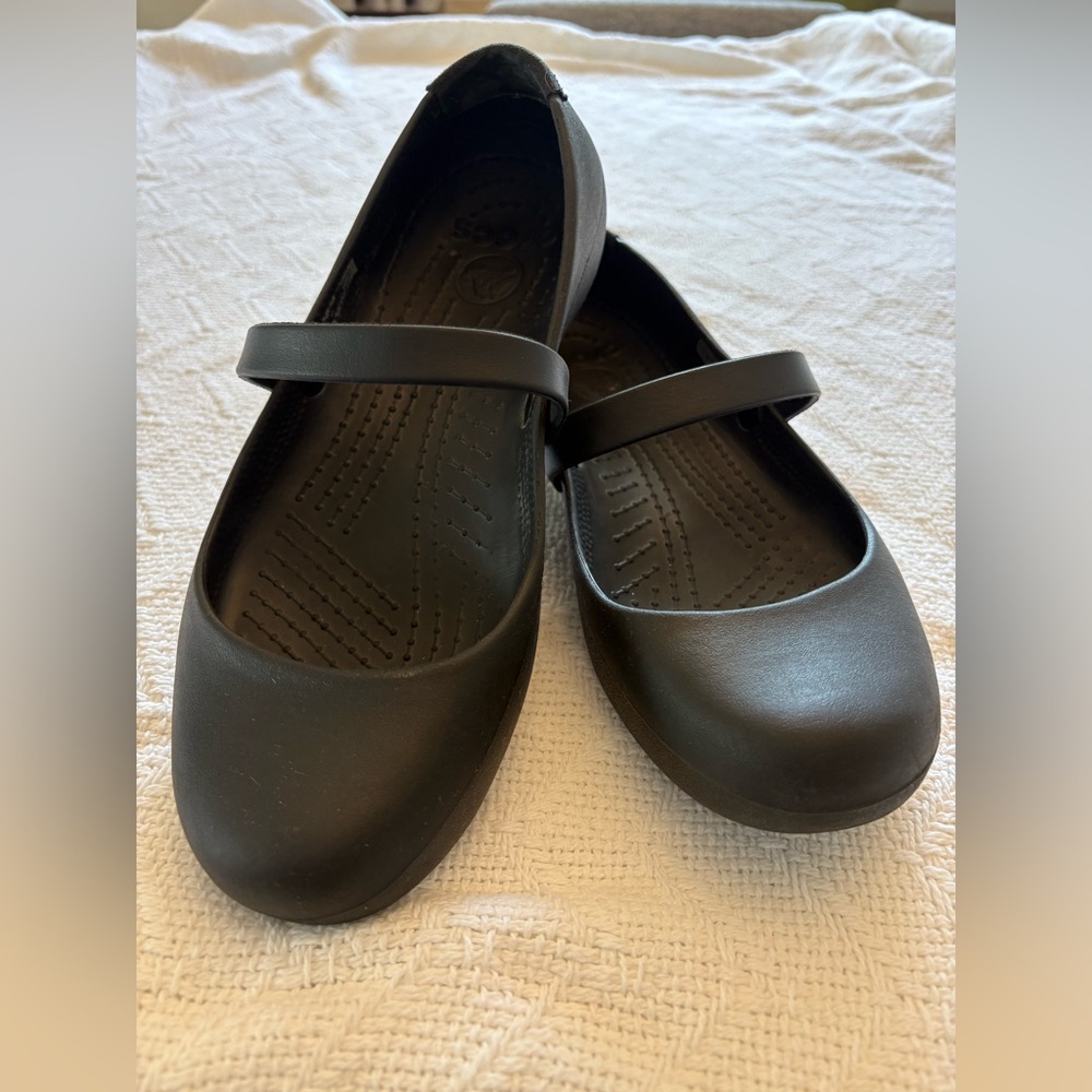 CROCS Black Mary Jane Alice Size 8 comfort slip resistant flat-great condition